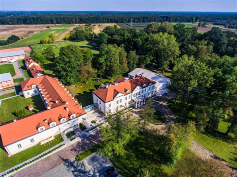 sobienie szlacheckie hotel|Hotel Sobienie Królewskie 